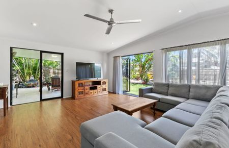 SPACIOUS FAMILY HOME, COMPLETE WITH LARGE SHED AND POOL - Photo 5