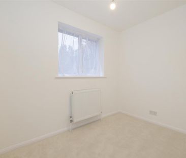 4 bedroom semi-detached house to rent - Photo 6