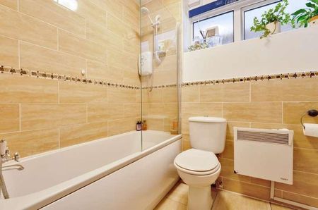 Davos Close, Woking, GU22 - Photo 5