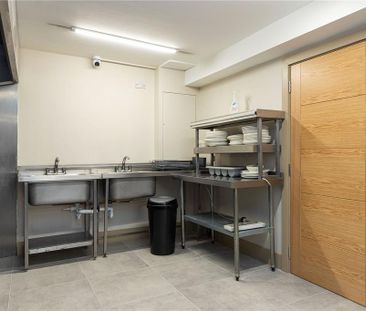 1 bedroom parking to rent - Photo 3