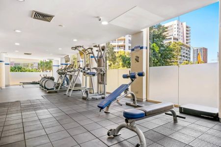 Stylish Two-Bedroom Apartment with Resort-Style Facilities - Photo 3