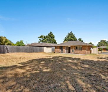 🏡 Renovated Home in a Quiet Court – Big Backyard & Backing Onto Res... - Photo 5