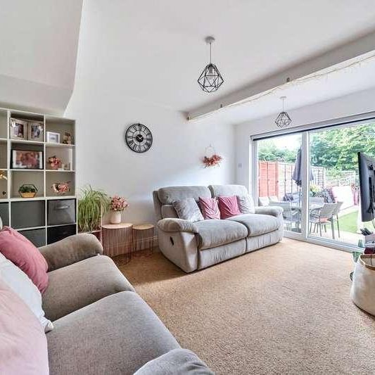 Bench Manor Crescent, Chalfont St. Peter, Gerrards Cross, SL9 - Photo 1