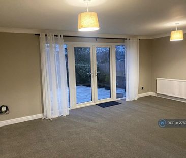 4 bedroom semi-detached house to rent - Photo 2