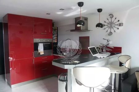 Appartement en location meublée – Plan de la Tour - Photo 4