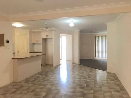 4 BEDROOM HOME IN THE HILLVIEW ESTATE - Photo 2