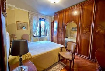 Monteverde Vecchio-Terrace: Furnished 2 Bedroom, 2 Bath, spacious kitchen, living, large private terrace and garden. Bright, silent, near shops, services and transport, located on a quite street in a well kept building. Possible parking. Ref 2375