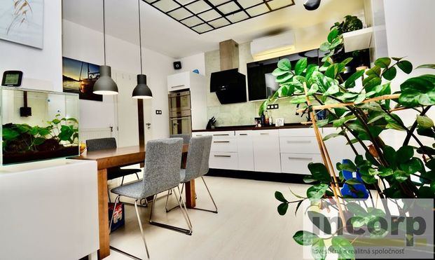 ZREKONŠTRUOVANÝ 2 IZB. BYT S KLIMATIZÁCIOU V TICHOM VNÚTROBLOKU, BENEDIKTIHO ULICA - Photo 1