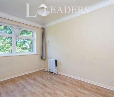 Bassett Court, Bassett Avenue, Southampton, SO16 - Photo 2