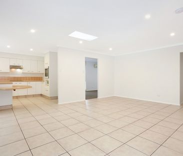 37 Dunsby Drive, Carrara QLD 4211 - House For Rent | Domain - Photo 4