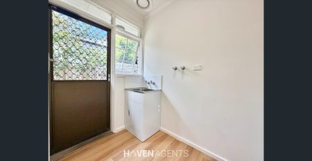 TASTEFULLY UPDATED TWO BEDROOM UNIT IN UNBEATABLE BEACHSIDE LOCALE I HAVEN AGENTS - Photo 4