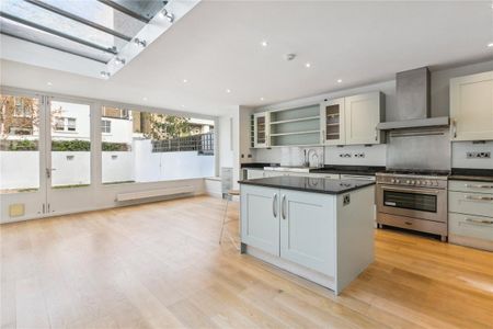 6 bedroom house in London - Photo 3