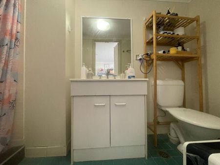 RENOVATED LARGE FURNISHED LOFT APARTMENT WITH FLOORBOARDS AT BROADWAY- TWIN SHARE - Photo 2