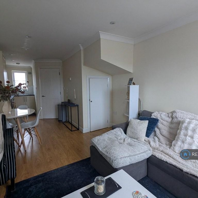 2 bedroom end of terrace house to rent - Photo 1