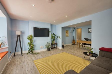 4 bedroom terraced house to rent - Photo 2