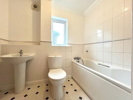 3 bedroom semi-detached house to rent - Photo 3