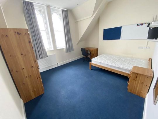 3 bedroom flat to rent - Photo 1