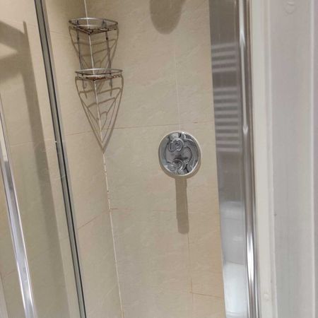 Price £950 pcm - Available 27/11/2025 - Furnished - Photo 3