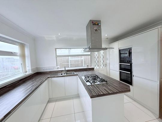 3 bedroom bungalow to rent - Photo 1