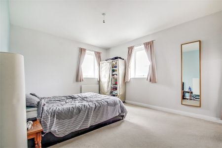 Admiralty Close, West Drayton, UB7 9NG - Photo 5