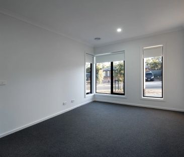 Modern family home in the heart of Huntly . - Photo 1