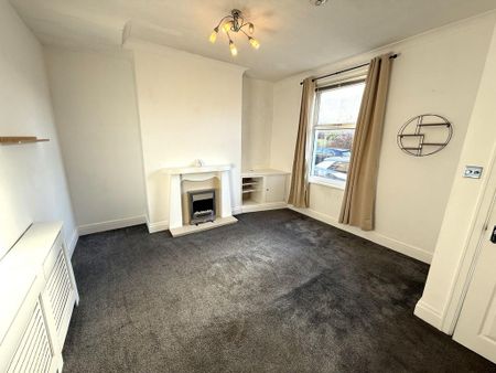 2 bedroom end of terrace house to rent - Photo 3