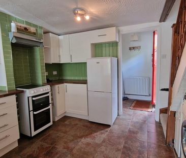 2 bedroom end of terrace house to rent - Photo 2