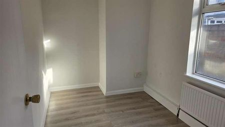 Beachcroft Avenue, Southall, UB1 - Photo 3