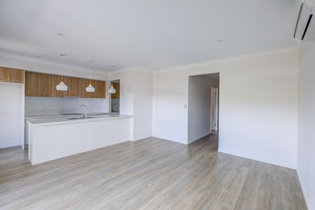 Large 2 Bedroom Duplex! - Photo 2