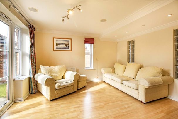 5 bedroom detached house to rent - Photo 1