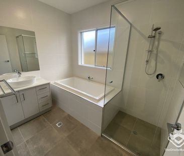 Modern Family Home - Photo 6