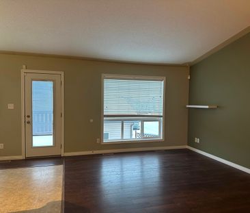 Oriole Park 4 Bed 2 Bath Duplex ~ SMALL PETS OK - Photo 5
