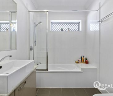 🏡Highly Sought After Unit & Location! - Photo 3