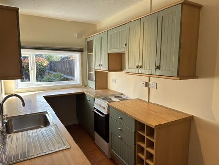 2 bedroom terraced house to rent - Photo 2