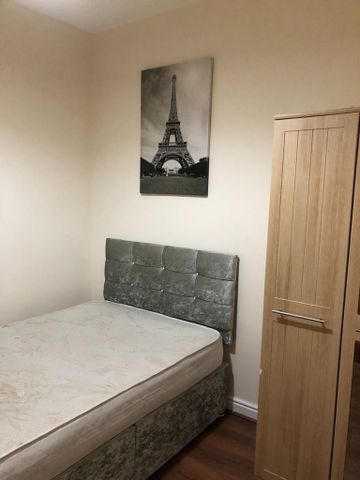 4 bedroom terraced house to rent - Photo 3