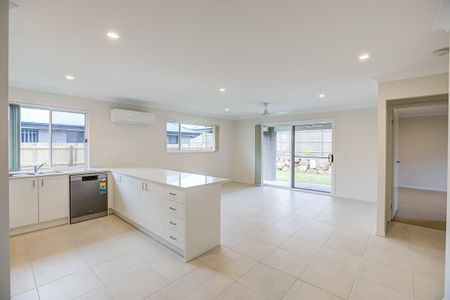 Brand-New Family Home in Park Lane Reserve! - Photo 4