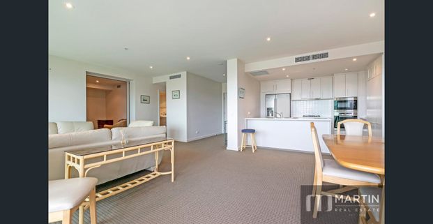 STUNNING ICONIC APARTMENT - Photo 1