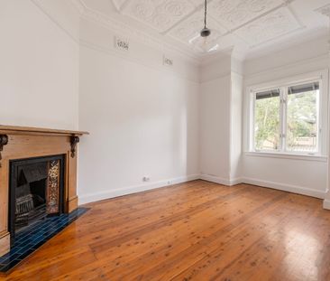 Renovated freestanding family home w/ large yard - Photo 3