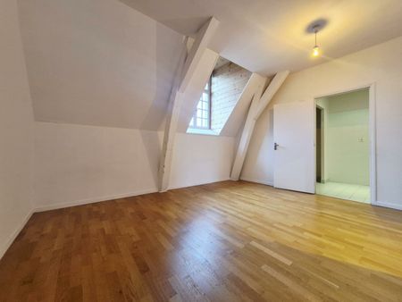 Location Appartement 3 pièces 108m² AIRE SUR LA LYS 62120 - Photo 3