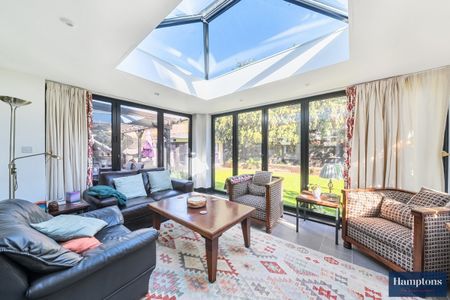 4 bedroom detached house to rent - Photo 2