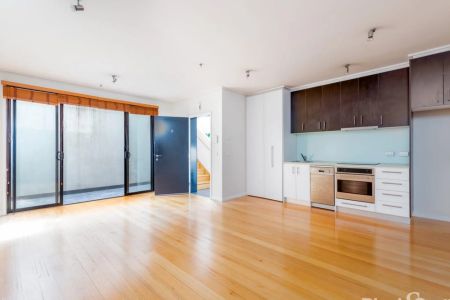 Prime City Location - Warehouse living just moments from CBD, Queen Victoria Market - Photo 4