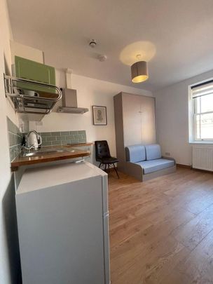 Studio to rent - Photo 1