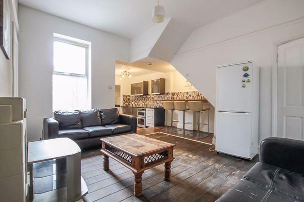 4 bedroom terraced house to rent - Photo 1