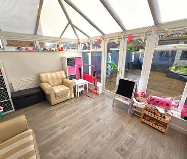 3 bedroom link detached house to rent - Photo 3