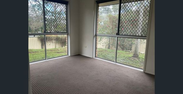 3 BEDROOM HOME FOR RENT - LARGE FULLY FENCED YARD! - Photo 1