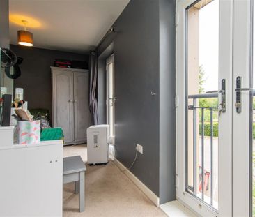 1 bed Flat To Let - Photo 5