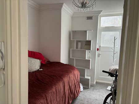 1 Bed Flat, Brunswick Square, BN3 - Photo 5