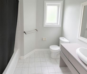 For Lease - 17 Kelsey Crescent, Barrie, Ontario - Photo 1