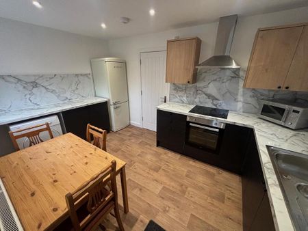 3 bedroom semi-detached house to rent - Photo 5