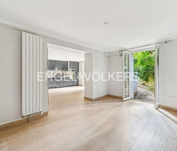 Location Appartement 9 pièces 246m² PARIS 16 75116 - Photo 4